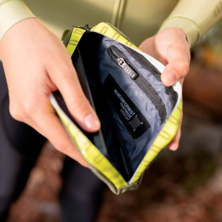 Funda GOBIK Móvil Essential Army 