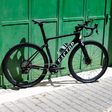 Bicicleta FACTOR Ostro...