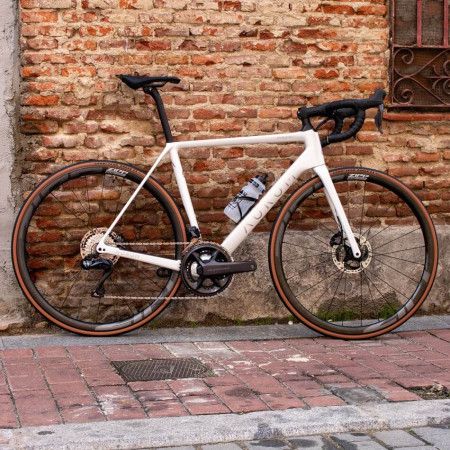 Bicicleta AURUM Magma Custom Powermeter BLANCO 54