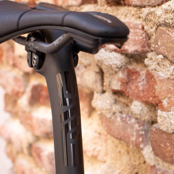 Vélo avec capteur de puissance personnalisé AURUM Magma BLANC 54