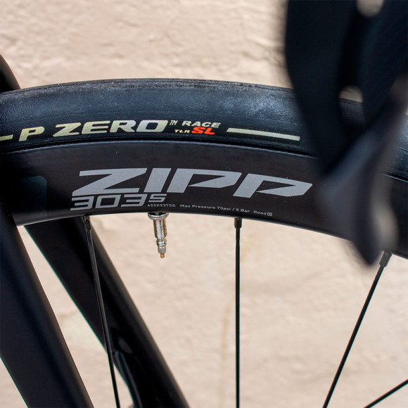 Bicicleta AURUM Magma Ultegra Di2 Zipp 303s con Cockpit NEGRO 54