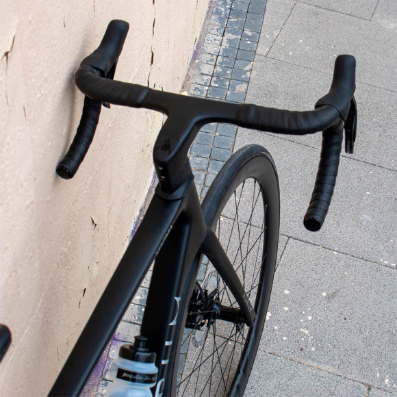 Bicicleta AURUM Magma Ultegra Di2 Zipp 303s con Cockpit NEGRO 54