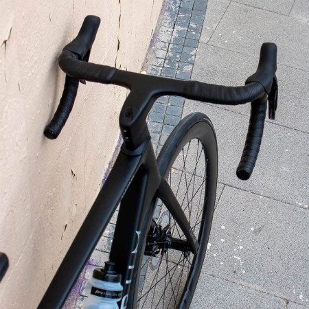 Bicicleta AURUM Magma Ultegra Di2 Zipp 303s con Cockpit NEGRO 54