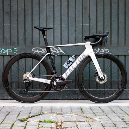 Bicicleta FACTOR Ostro VAM ENVE 4.5 LTD 2024 BRANCO 54
