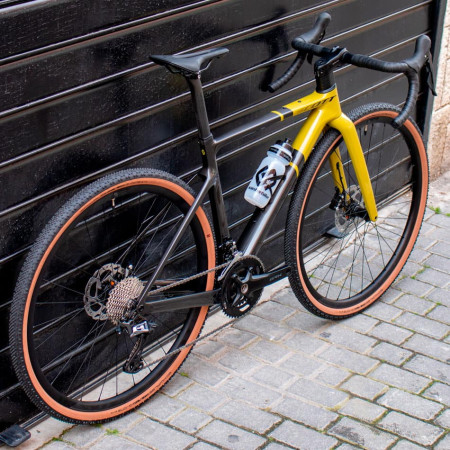 Bicicleta SCOTT Addict Gravel Tuned HMX Custom NEGRO AMARILLO 49