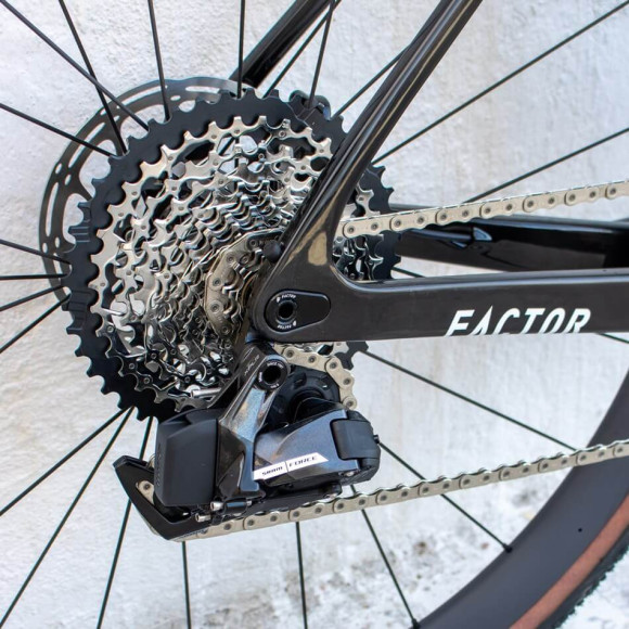 Bicicleta de cascalho FACTOR Ostro NEW FORCE AXS 1X PRETO 54