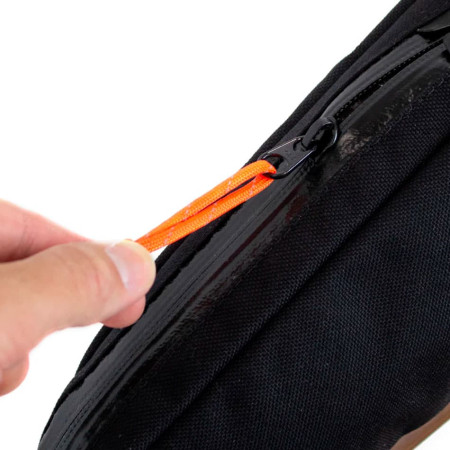 Sacoche de tube supérieur RESTRAP avec fixation sans sangles 0,8L 